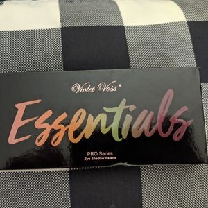 Violet Voss Essentials palette
